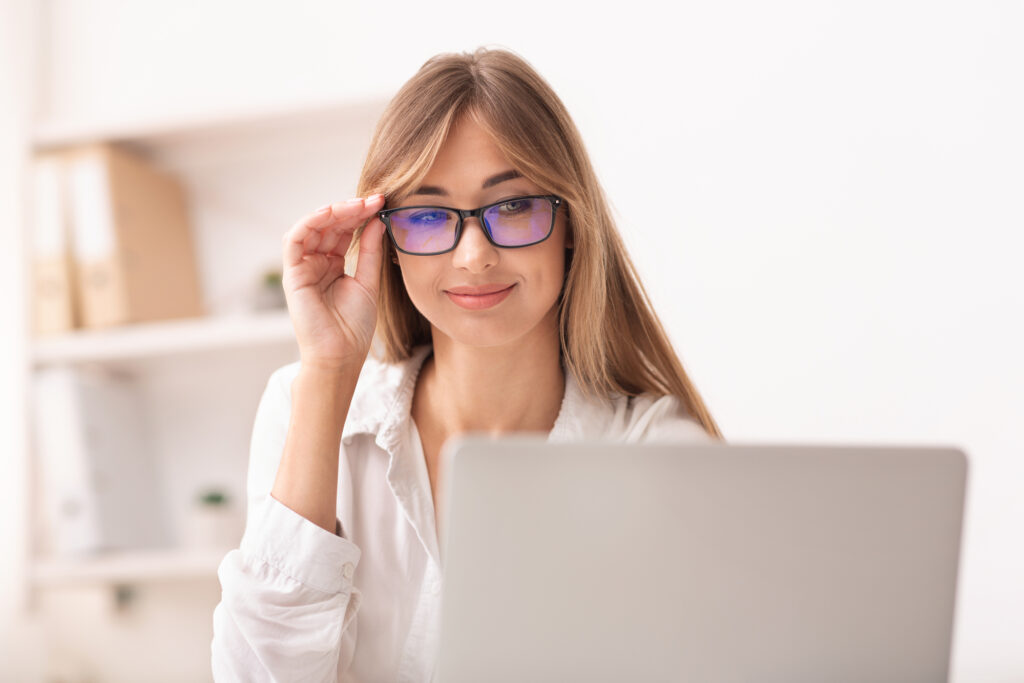 Neurolens Glasses - Pros, Cons & Costs 2 Woman In Eyewear Using Laptop Working In Office